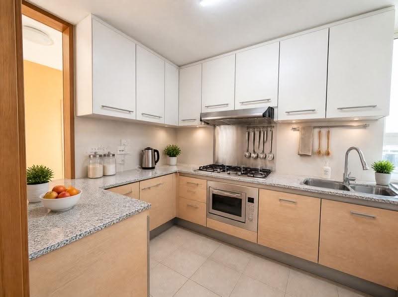 Actual Ris Grandeur enclosed kitchen